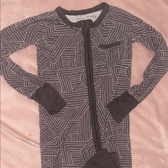 PB+GRAPE| Geometric ‘Maze’ Bamboo Footie - Picture 5 of 6